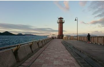 高松港　赤灯台