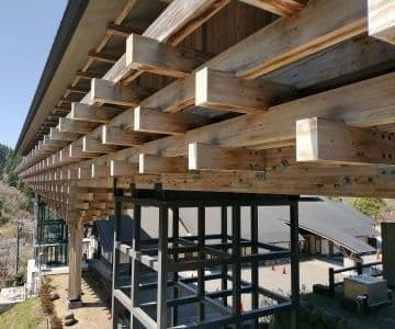 建築家隈研吾氏の設計による木橋ミュージアム
