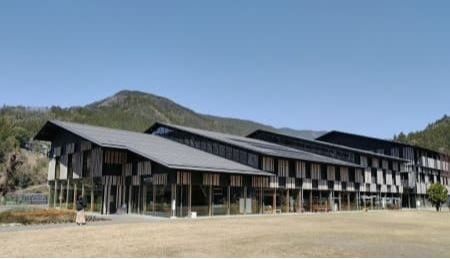 建築家隈研吾によるゆすはら雲の上の図書館外観