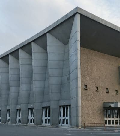 瀬戸内の名建築の一つ建築家丹下健三による今治市公会堂