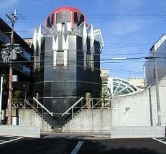 建築家高松伸の設計による「織陣Ⅲ」