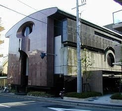 建築家高松伸が設計した「織陣Ⅰ」