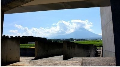 建築家高松伸の設計による「植田正治美術館」