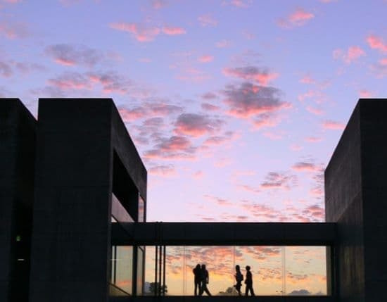 建築家高松伸の設計による「植田正治美術館」