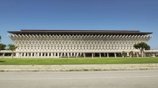 建築家高松伸による国立劇場おきなわ