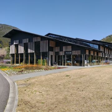 瀬戸内の名建築の一つ建築家隈研吾による梼原町立図書館